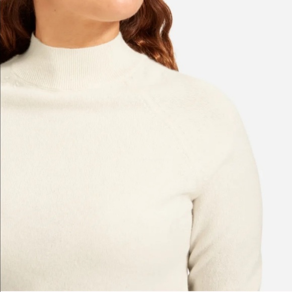 Everlane Cashmere Raglan Mockneck in Ivory - Picture 4 of 8
